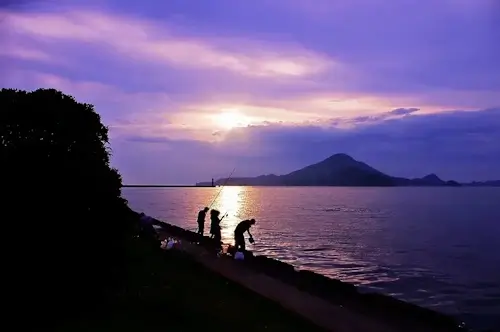 幻想的夕景　松山三津浜港