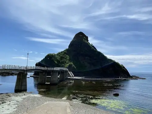 泊村 弁天島