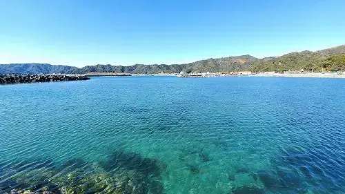 快晴と透き通った海