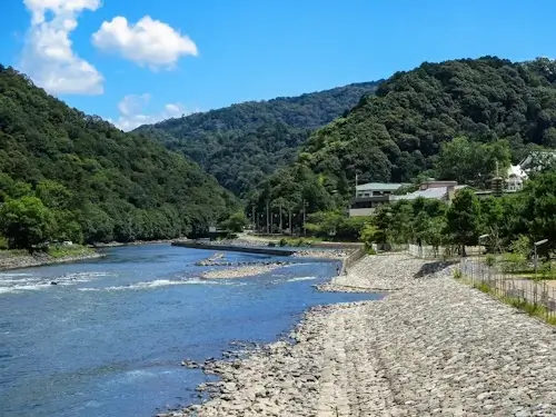 京都・宇治川の河川敷