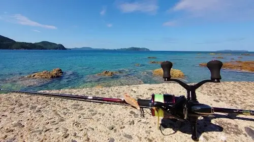 海と釣り竿とリール（エギング）