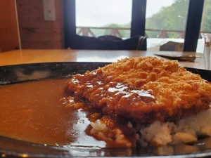 FISH ON!王禅寺のレストランのカツカレー