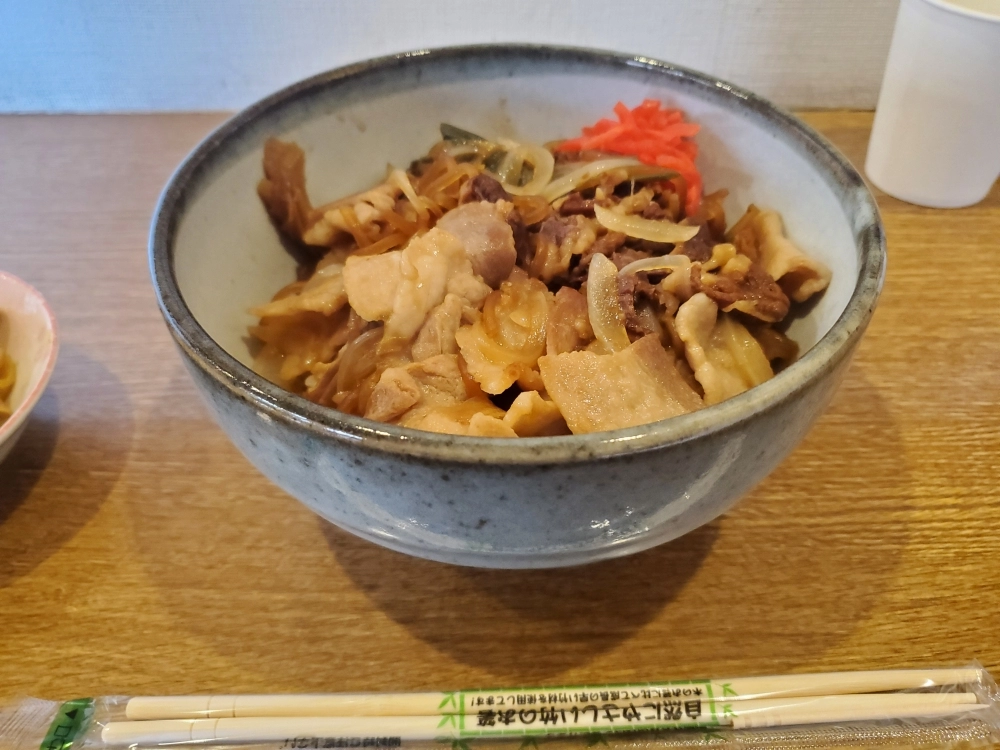 赤城牛と国産豚のすき焼き丼