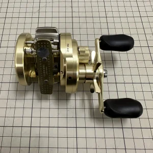 宅配買取】シマノ カルカッタコンクエスト100 | おまつり屋 宅配買取】シマノ カルカッタコンクエスト100 | おまつり屋